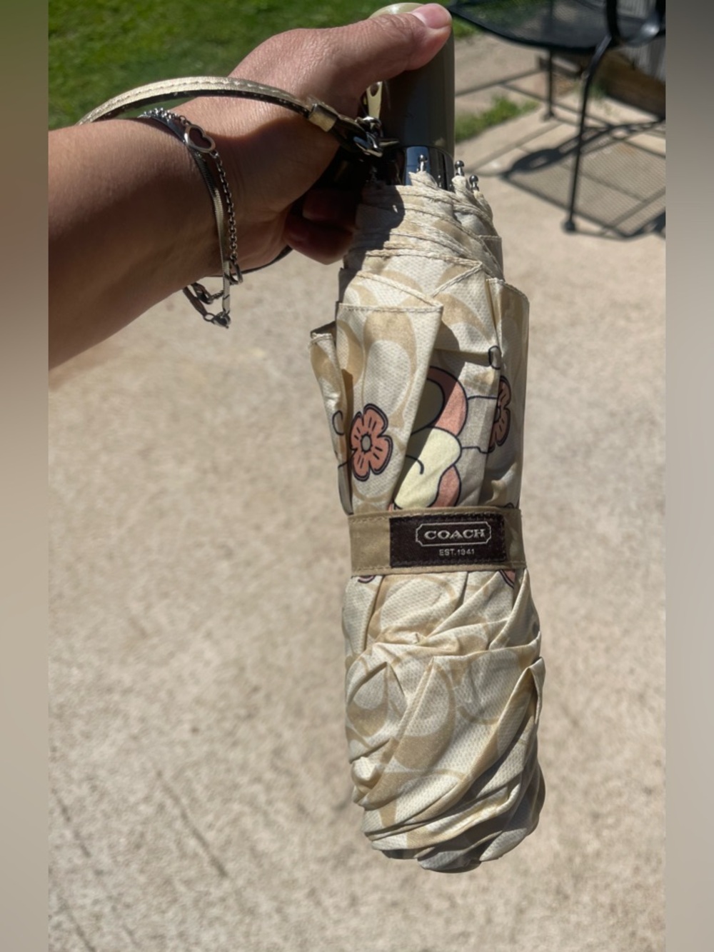 Floral Print Coach Umbrella with storage sleeve - Picture 2 of 10